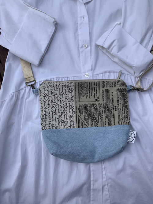 Crossbody kabelka novinová
