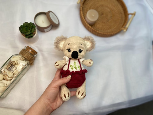 Háčkovaná koala - bordo