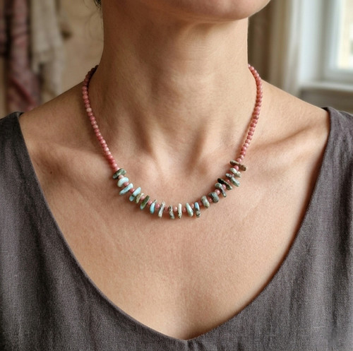 "Meredit 2" Náhrdelník (rodonit, larimar)