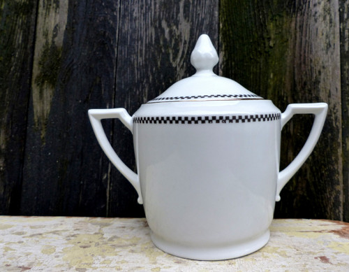 Černozlaté doteky...porcelánová cukřenka