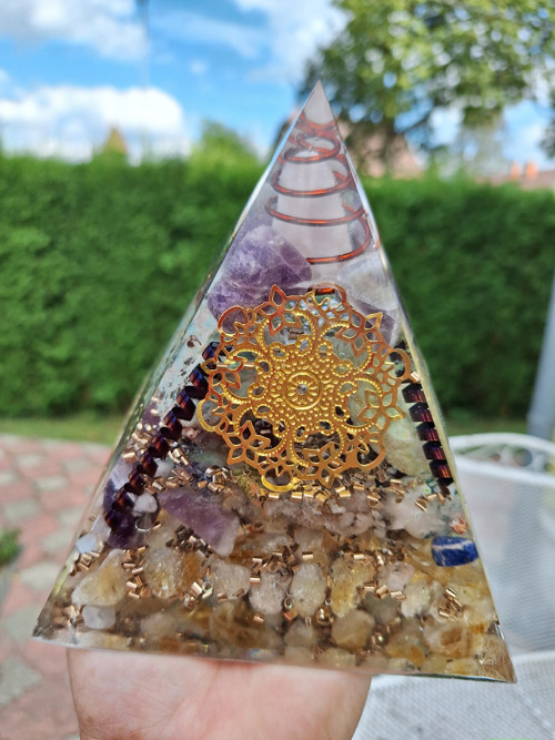 Orgonitová pyramida 15cm /1395g