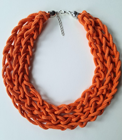 Oranžový bavlněný náhrdelník
