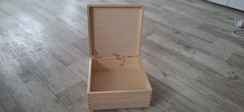 DŘEVĚNÁ BEDÝNKA / BOX 30x30x13