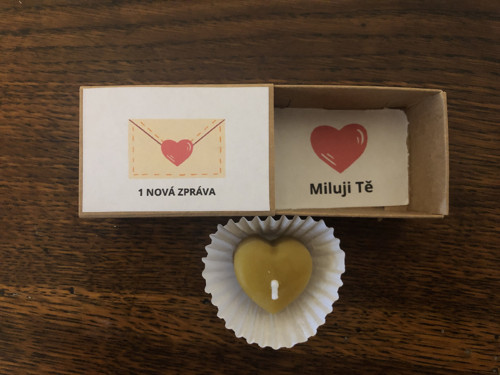 Zpráva: miluji tě - jedna svíčka