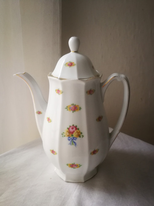 Velká porcelánová konvička
