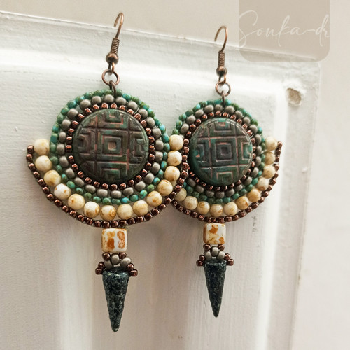 Náušnice šitá sluníčka "Aztec spikes"