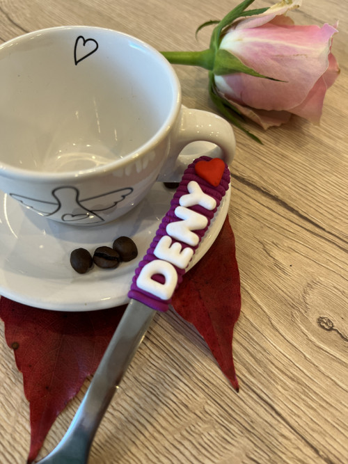 Lžička se jménem Deny a srdíčkem