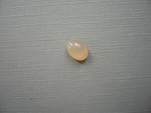 Kabošon měs. kámen broskvový 7 mm, č.36Gf