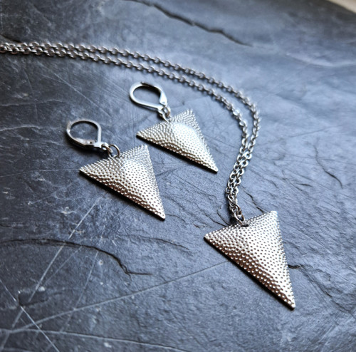 Ocelový náhrdelník*trojúhelník*3D — foto 1
