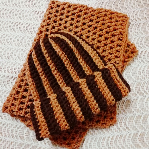 Čepice +nákrčník - háčkovaná sada nugátová