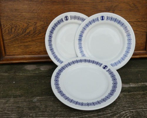 Z jídelny...porcelánové talíře dezertní, 3 kusy