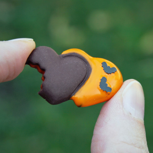 Halloweenská srdíčková čoko pralinka — foto 1