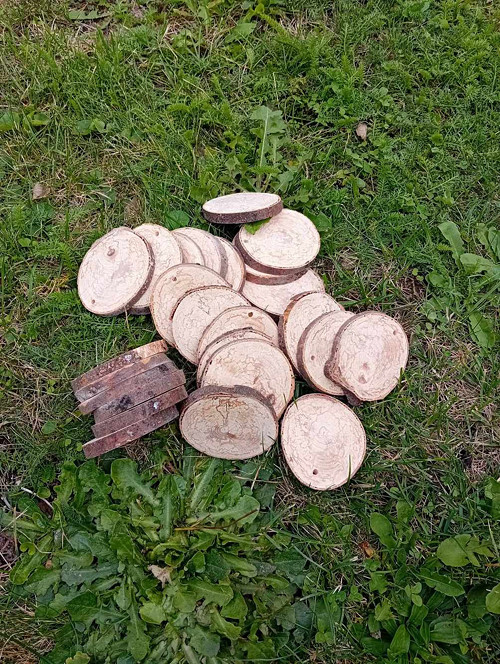 Buková kolečka a tvary s kresbou