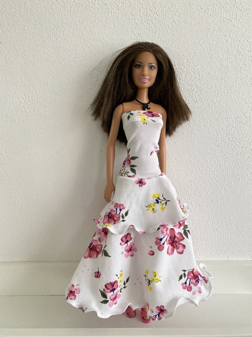 Šaty na panenku Barbie — foto 1