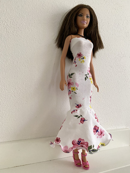 Šaty na panenku Barbie — foto 1