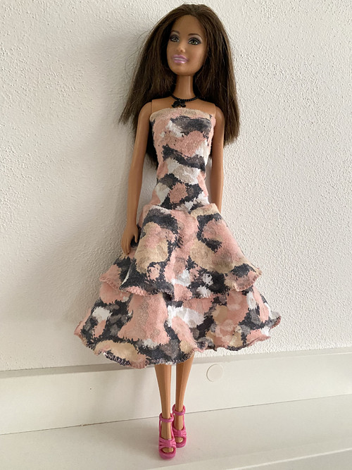 Šaty na panenku Barbie