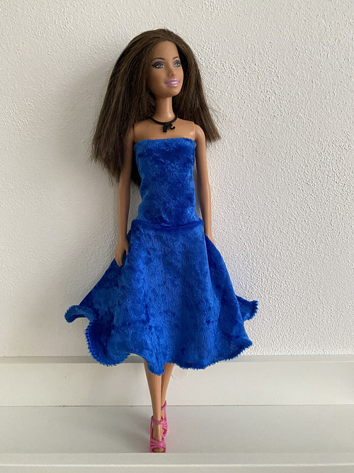 Šaty na panenku Barbie — foto 1