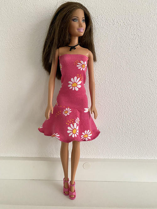 Šaty na panenku Barbie