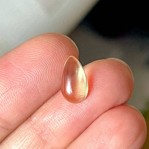Citrín kabošon slza / 16x12x6mm O-05-04