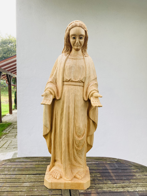 Dřevěná socha Madona