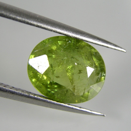 Broušený zelený Grosulár, 2,96ct., 10,0x8,0x4,4 mm