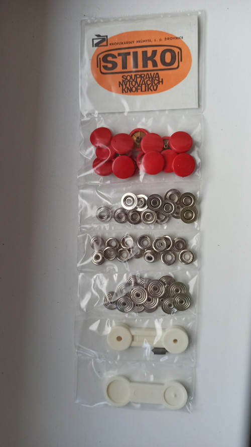 Souprava nýtovacích knoflíků