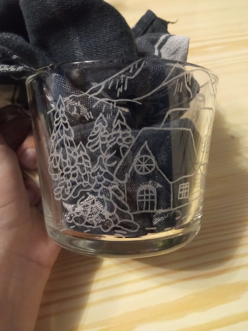 Ručně gravírovaná sklenice na kávu