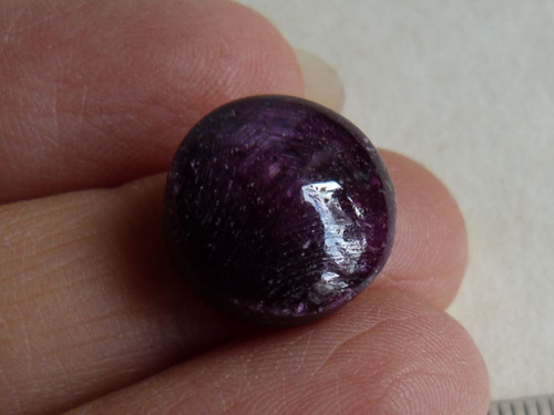 Rubín - kabašon - 1,3 cm (R3)
