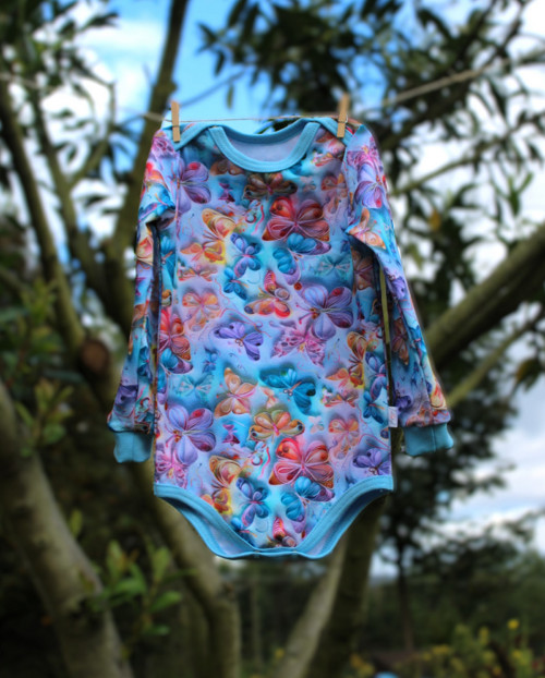 Body s romantickými motýlky