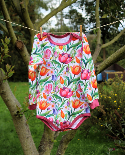 Body s tulipány, vel. 74 — foto 1