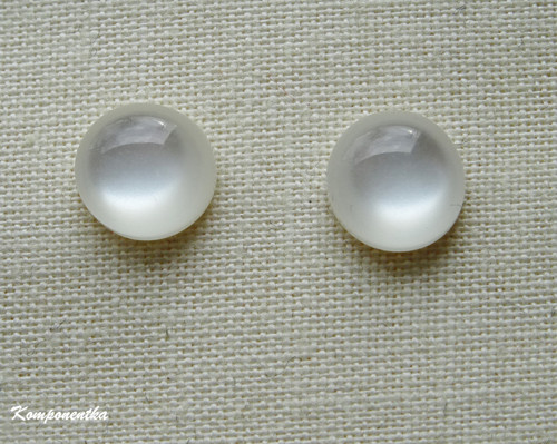 Resin kabošon 8mm 2kusy