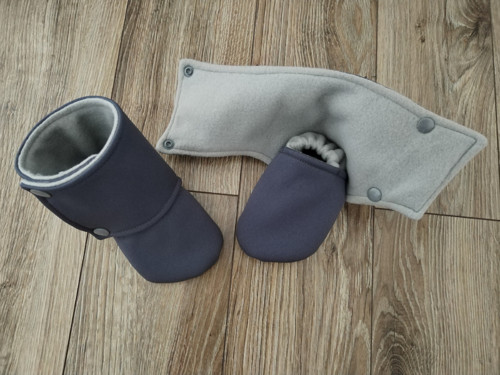 Capáčky ze softshellu do kočárku