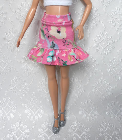 Sukně s volánkem pro Barbie — foto 1