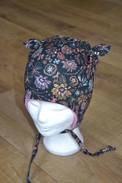 Zimní ušanka na zavazování "květy" 49-52/3cm