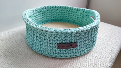 Háčkovaný košík s uchy, průměr 26 cm