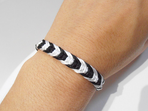 *Saténový Black&White* - náramek macramé (Unisex)