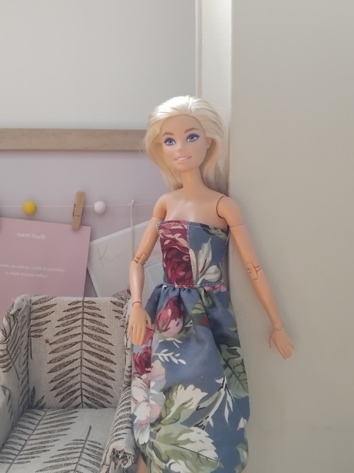 Šaty pro barbie