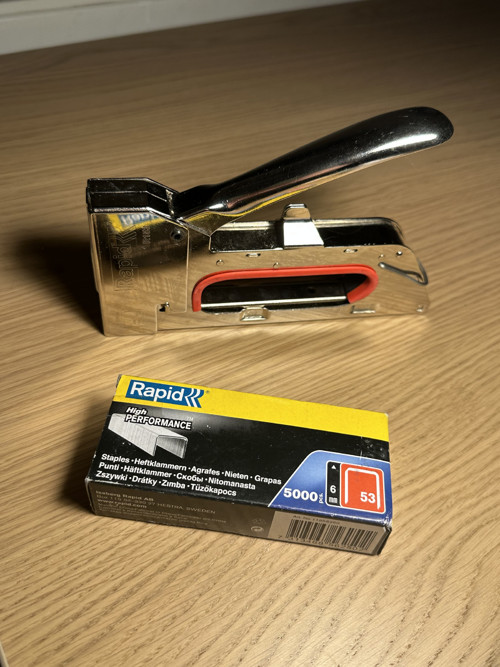Profesionální sponkovačka Rapid + sponky — foto 1