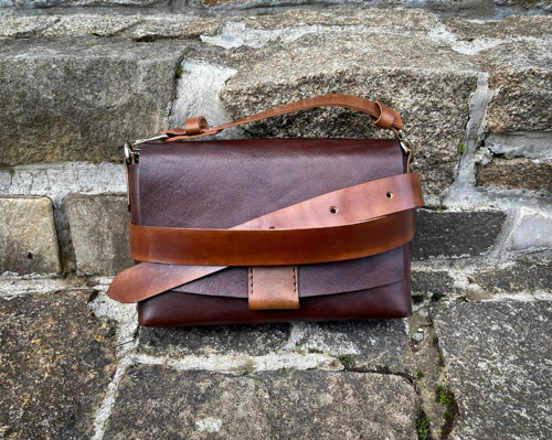 PILAR Kožená elegantní kabelka ručně šitá