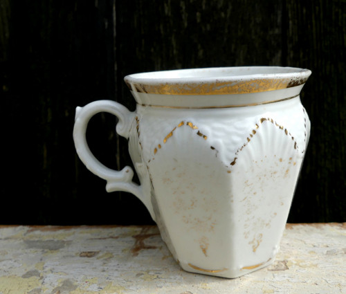 Malá káva...starožitný porcelánový hrnek
