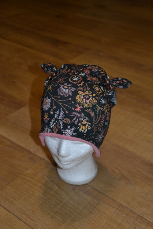 Zimní ušanka "květy na tmavé" 49-52/3cm
