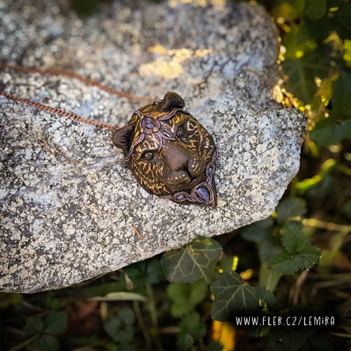 Totemový Amulet Tygra s fialovými kameny