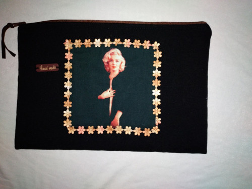 Velke pouzdro na tablet Marilyn 25x18cm