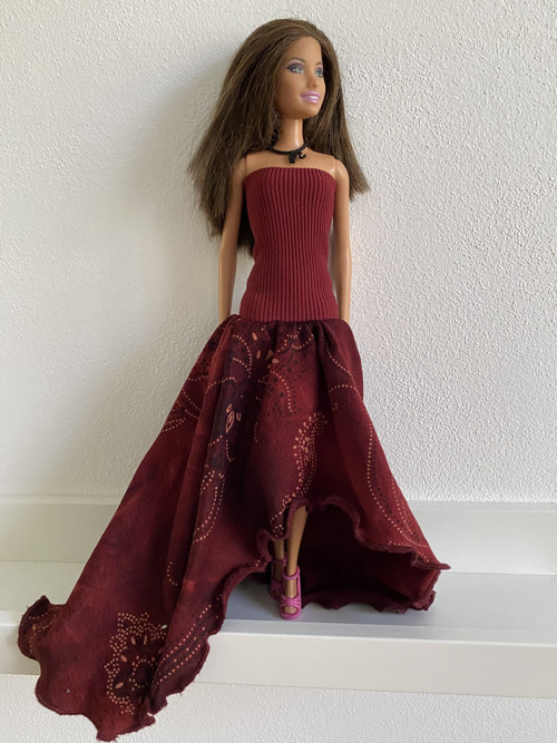 Šaty na panenku Barbie — foto 1