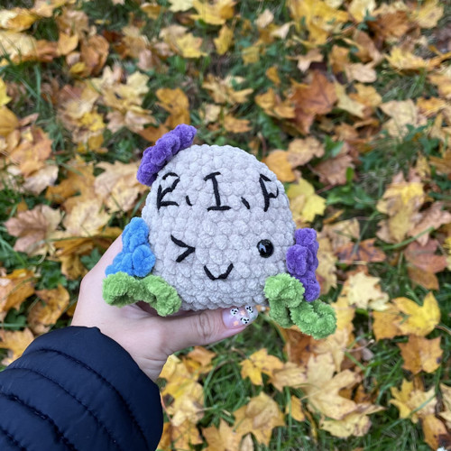 Háčkovaný halloweenský náhrobek — foto 1