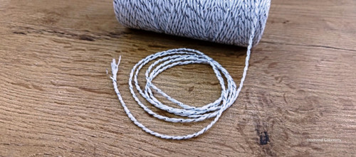 Macrame šnúrka so striebornou lurexovou niťou