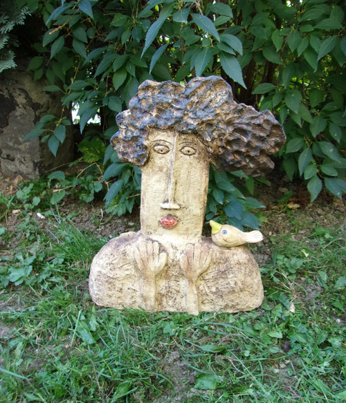 Žena s ptáčkem