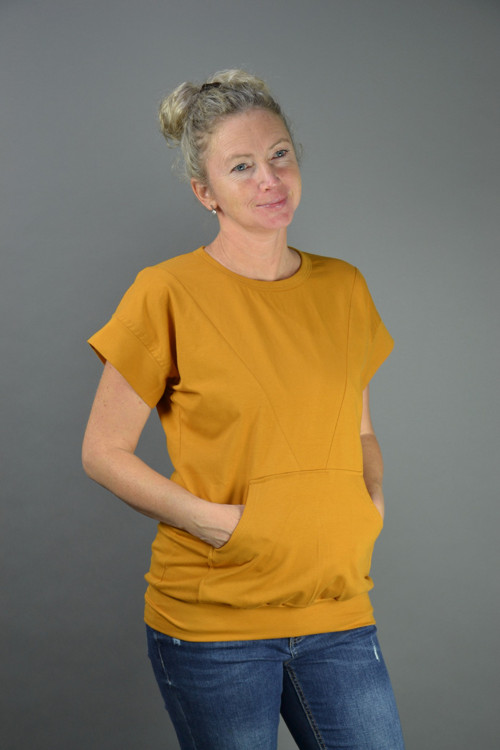 Hořčicové tričko s klokankou — foto 1
