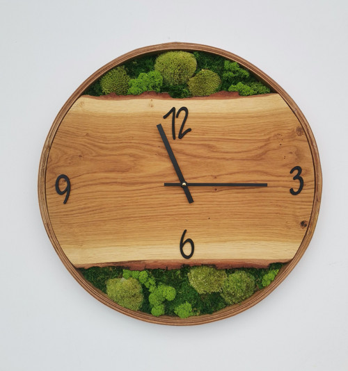 Dubové hodiny doplněné mechem, 50 cm