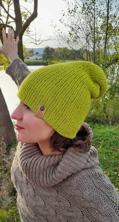 Pletená čepice z vlny alpaky, světle zelená